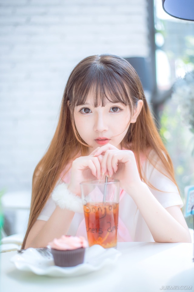 偶尔抱怨一次人生可能是某种情感的宣泄，也无不可，但习惯性的抱怨而不谋求改变，便是不聪明的人了。——三毛《亲爱的三毛》